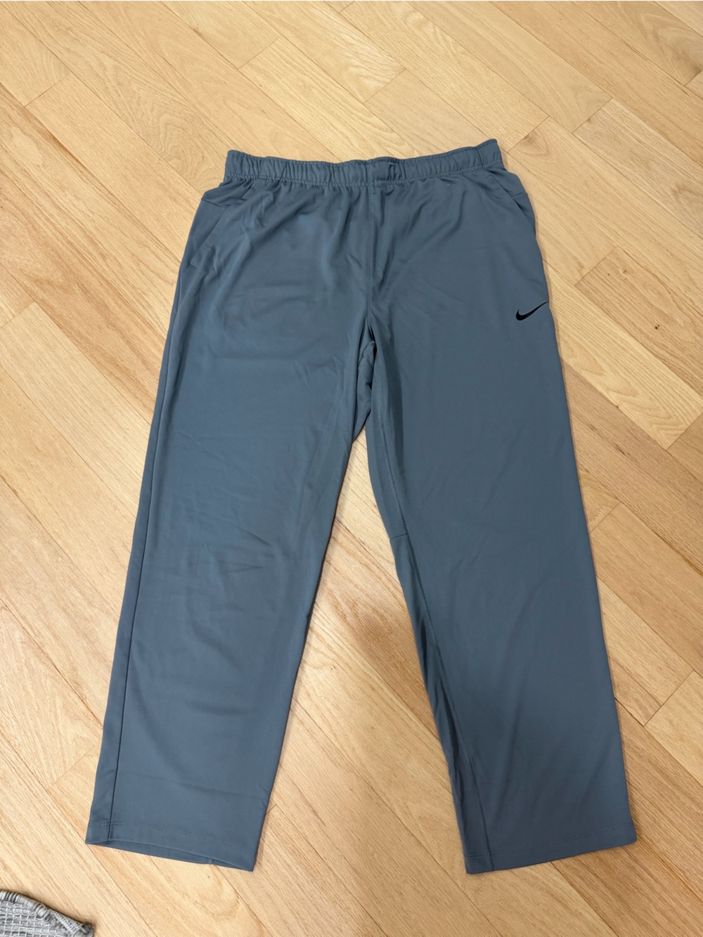 Nike Men's Slate Gray Athletic Sweatpants with Black Swoosh